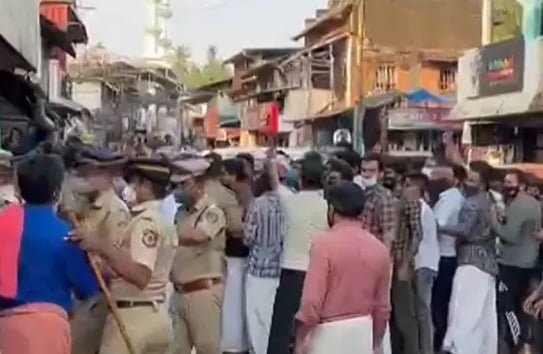 നോക്കു കൂലി സംഘർഷം; ലീഗിൻ്റെ പ്രകടനത്തിലേക്ക് സി ഐ ടിയു സംഘം ഇരച്ചു കയറി