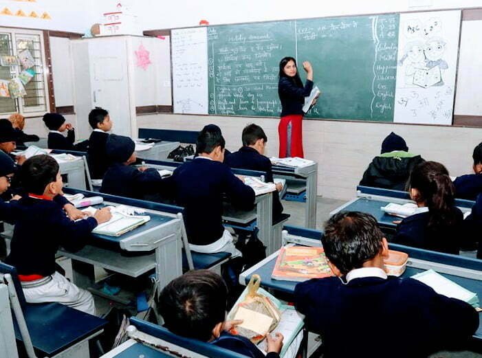 രണ്ട് ക്ലാസുകൾ കടന്ന് വിദ്യാലയങ്ങൾ സാധാരണ നിലയിലേക്ക്