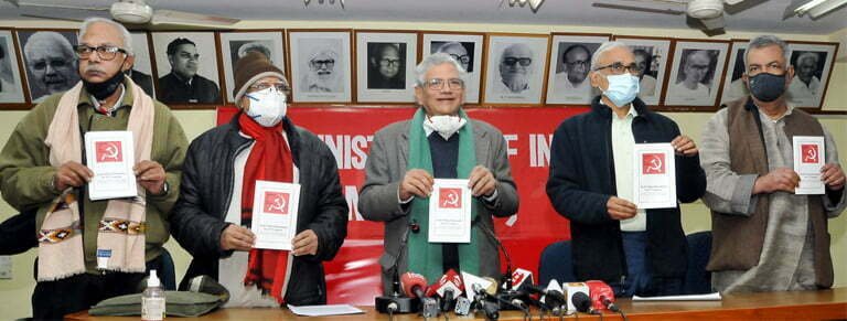 കോൺഗ്രസിനെയും ബി ജെ പിയേയും ഒരേ പോലെ എതിർപക്ഷത്ത് കാണാനാവില്ലെന്ന് സി പി എം പ്രമേയം