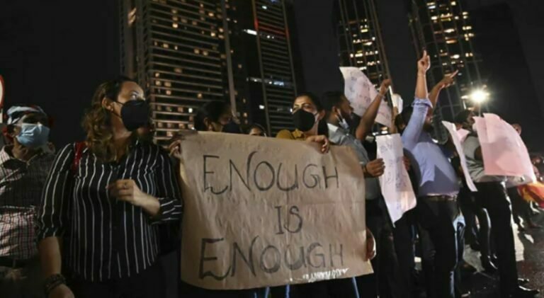പ്രതിഷേധകർക്ക് നേരെ വെടിവെപ്പ്, ശ്രീലങ്കയിൽ സർക്കാർ ആയുധമെടുക്കുന്നു