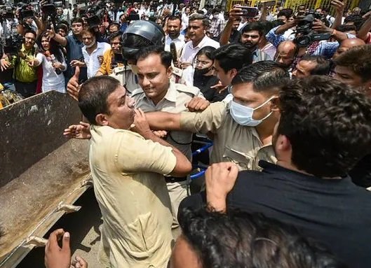 ഡൽഹിയിൽ വീണ്ടും ബുൾഡോസർ പ്രയോഗം; സി എ എ വിരുദ്ധ പ്രക്ഷോഭം നടന്ന ഷഹീൻബാഗിൽ പൊളിക്കൽ തുടങ്ങി