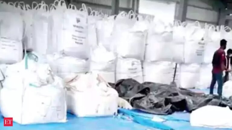 രാജ്യത്തെ ഞെട്ടിച്ച് ഗുജറാത്തിൽ വീണ്ടും ഭീമൻ മയക്കു മരുന്ന് വേട്ട