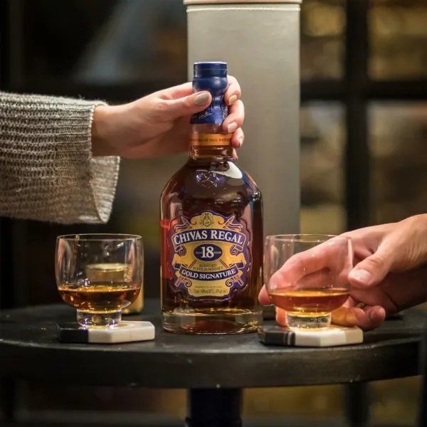 ലണ്ടനിൽ 1500, ഇന്ത്യയിലെത്തിയാൽ 6100; നികുതി ഭീകരമെന്ന് ഷിവാസ് റീഗൾ കമ്പനി