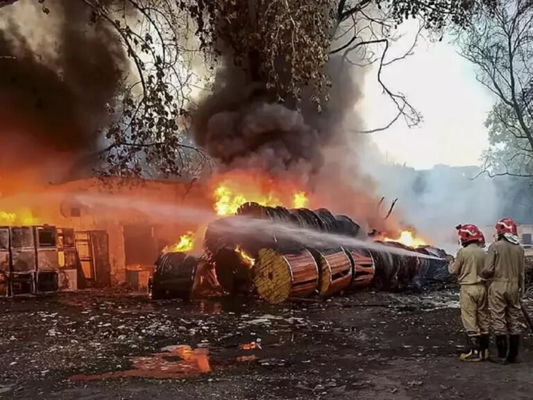 ഡൽഹിയിൽ വാണിജ്യ സമുച്ചയത്തിൽ തീപ്പിടുത്തം, 26 പേർ മരിച്ചു