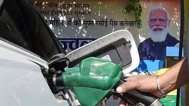 വിലക്കയറ്റം പരിധിവിട്ടു, ജനരോഷം ഭയന്ന് ഇന്ധന നികുതി കുറച്ചു, പിന്നാലെ കേരളവും