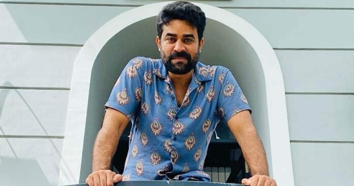 നാട്ടിലേക്ക് വരാനുള്ള ടിക്കറ്റ് കാണിക്കൂ, എങ്കിൽ ജാമ്യ ഹരജി പരിഗണിക്കാമെന്ന് വിജയ് ബാബുവിനോട് കോടതി