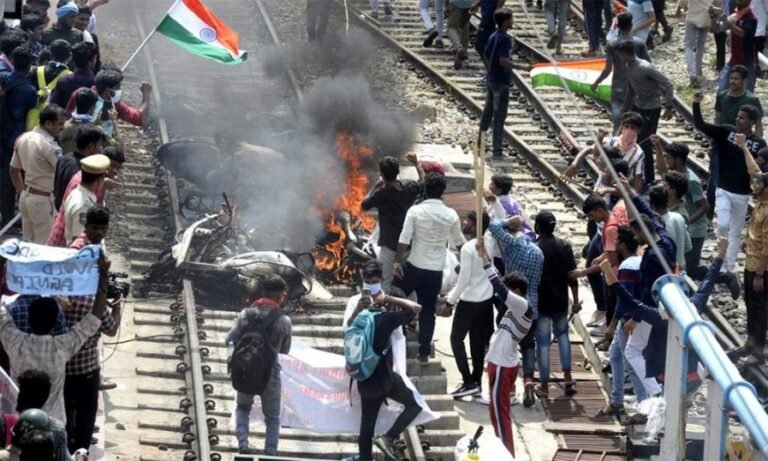 സൈനിക നിയമനം കരാർവൽക്കരിക്കാനുള്ള പദ്ധതിക്കെതിരെ പ്രതിഷേധം രാജ്യവ്യാപകമാവുന്നു