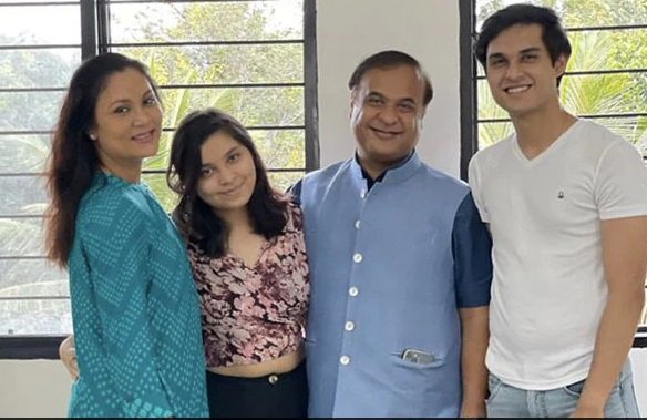 അസം മുഖ്യമന്ത്രിയുടെ പിപി കിറ്റ് അഴിമതി പൊളിച്ച് ഡൽഹി ഉപമുഖ്യമന്ത്രി