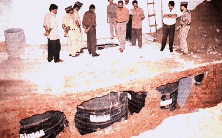 20 വർഷം കഴിഞ്ഞ് മണിച്ചൻ പുറത്തിറങ്ങുമ്പോൾ വടകര സ്വദേശിയായി പിടികിട്ടാപ്പുള്ളി ആരുടെ സംരക്ഷണയിലാണ്