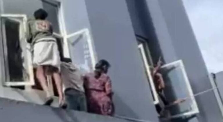 എസ്എഫ്ഐയെ കൈവിട്ട് യെച്ചൂരി; അതിക്രമത്തിന് ന്യായീകരണമില്ല