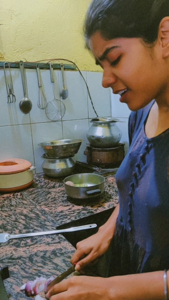 പാട്ട് അടുക്കളയിൽ, ആരാധകർ രണ്ട് കോടി