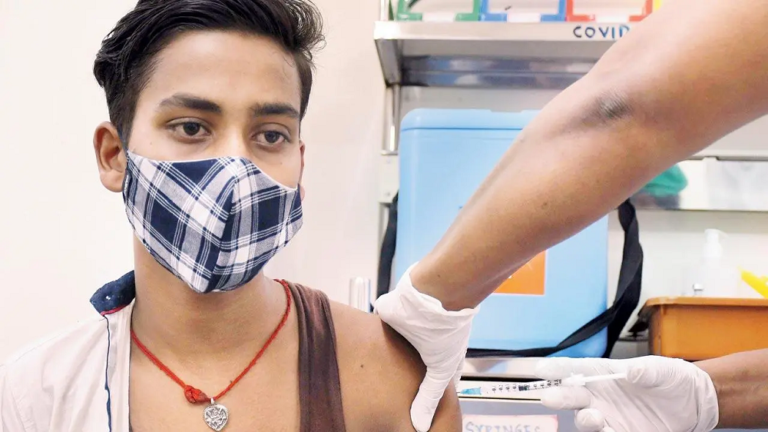 ഒരാഴ്ചയ്ക്കിടെ 40 കോവിഡ് മരണം; മാസ്ക് വീണ്ടും നിർബന്ധമാക്കി