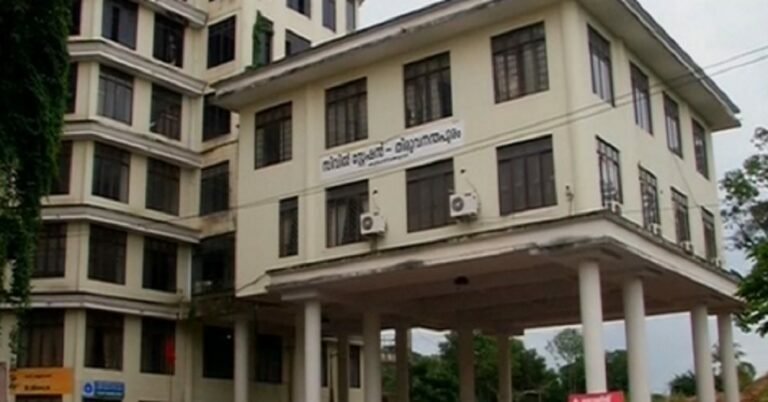 ആർഡിഒ ലോക്കറിൽ നിന്നും നഷ്ടമായത് കോടികളുടെ സൂക്ഷിപ്പുകൾ; കള്ളൻ അകത്തു തന്നെയെന്ന് പൊലീസ്