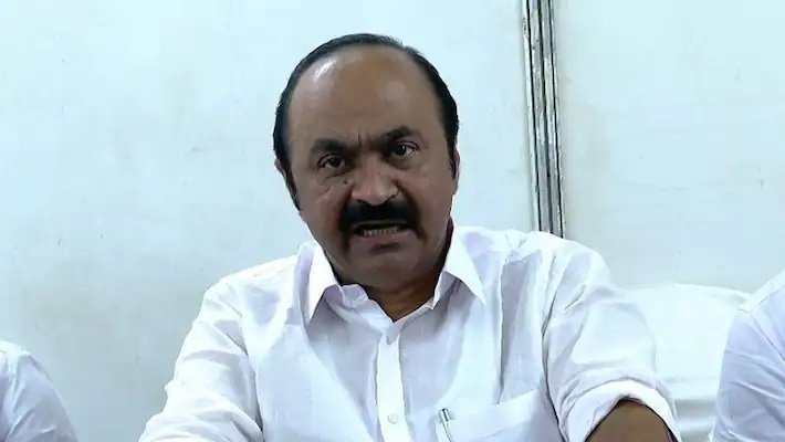 വാളുകൾക്കിടയിലൂടെ നടന്ന മുഖ്യമന്ത്രി ആരെയാണ് ഭയപ്പെടുന്നത് – വി ഡി സതീശൻ