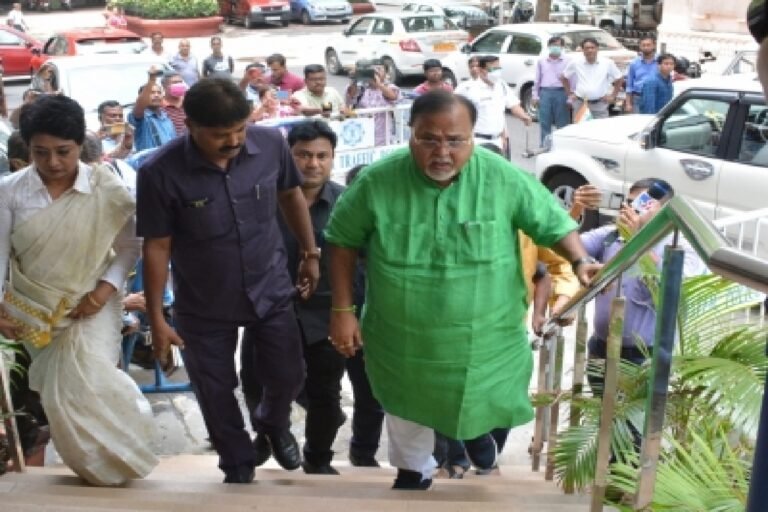 പശ്ചിമ ബംഗാളിൽ തൃണമൂൽ മന്ത്രിയെ ഇ ഡി അറസ്റ്റ് ചെയ്തു