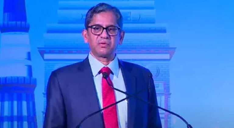 രാജ്യത്തെ ജനാധിപത്യത്തെ കുറിച്ച് ആശങ്ക പ്രകടിപ്പിച്ച് സുപ്രീം കോടതി ചീഫ് ജസ്റ്റീസ്