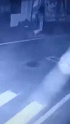 എ കെ ജി സെൻ്ററിന് നേരെ ബോംബേറ്