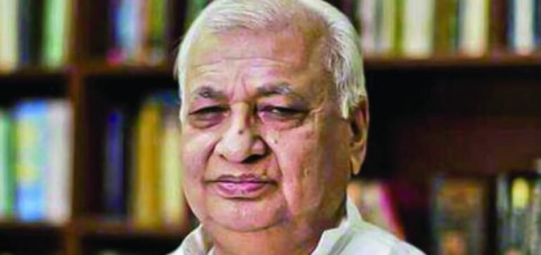 മന്ത്രി സജി ചെറിയാൻ്റെ പരാമർശം; മുഖ്യമന്ത്രിയുടെ തീരുമാനം കാത്തിരിക്കയാണെന്ന് ഗവർണർ