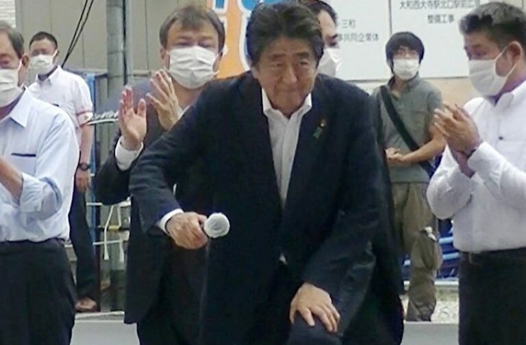 വെടിയേറ്റത് ഹൃദയത്തിൽ, അബേയ്ക്ക് വിട