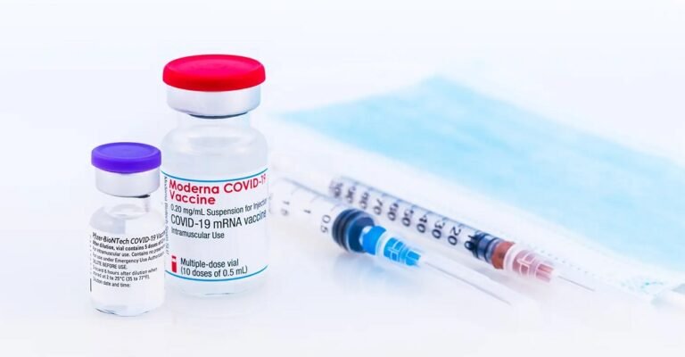 കോവിഡ് ദുർബലമാവുമ്പോൾ വാക്സിൻ കമ്പനികൾ പരസ്പരം ഏറ്റുമുട്ടലിൽ