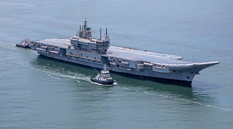 നാവിക സേനയുടെ പുതിയ പതാക നാളെ കൊച്ചിയിൽ പ്രധാനമന്ത്രി ഉയർത്തും