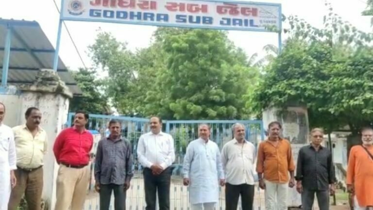 ബിൽക്കിസ് ബാനു കൂട്ടബലാത്സംഗ കേസിൽ ശിക്ഷിക്കപ്പെട്ട 11 പേരെയും വിട്ടയച്ചു