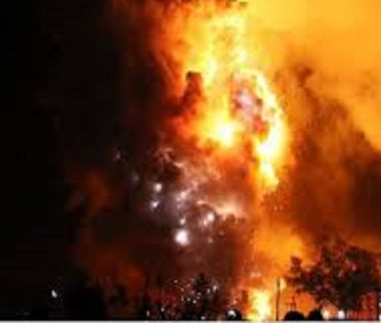 സപ്താഹത്തിനായി ക്ഷേത്രത്തിൽ സൂക്ഷിച്ച കതിനയ്ക്ക് തീപിടിച്ചു, രണ്ടു പേർ ഗുരുതരാവസ്ഥയിൽ