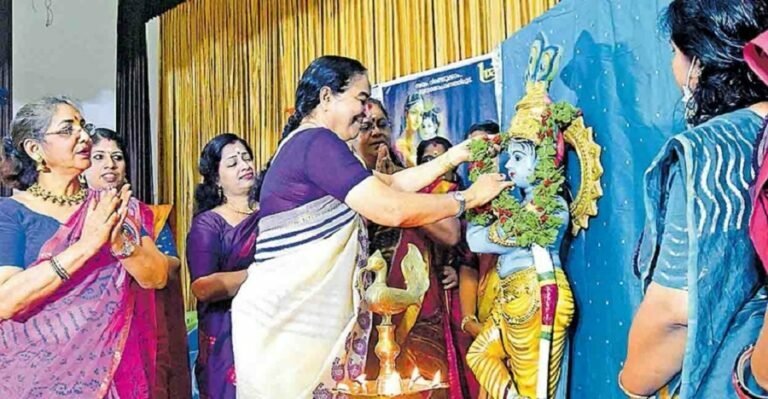 മേയർ ആർ എസ് എസ് വേദിയിൽ, തള്ളിപ്പറഞ്ഞ് സി പി എം