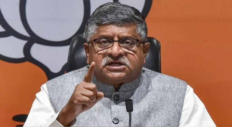 ജനാധിപത്യാവകാശങ്ങൾ ലംഘിച്ചത് നിൻ്റെ മുത്തശ്ശിയെന്ന് രാഹുലിനോട് രവിശങ്കർ പ്രസാദ്