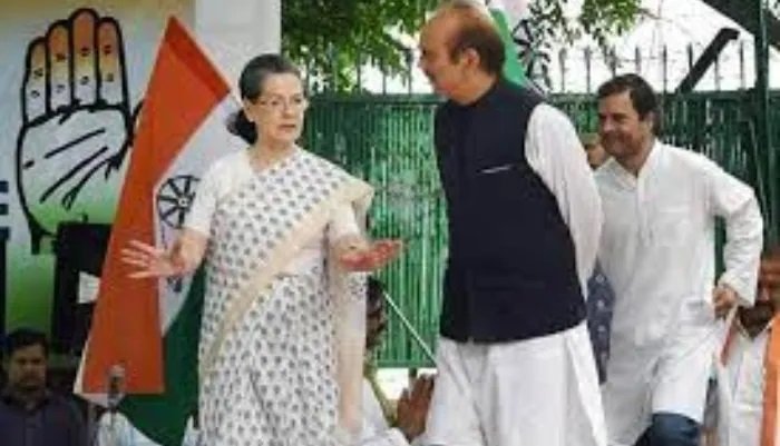 രാഹുൽ കോൺഗ്രസിൻ്റെ കെട്ടുറപ്പും കൂടിയാലോചനാ സംവിധാനങ്ങളും തകർത്തു – രാജിക്കു പിന്നാലെ കടന്നാക്രമിച്ച് ഗുലാം നബി ആസാദ്