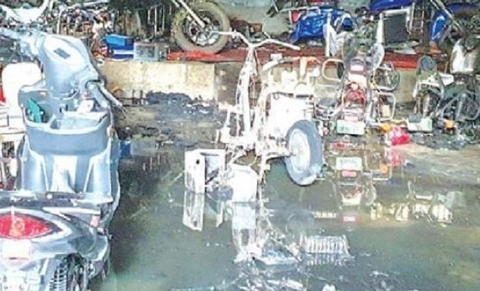 ഇലക്ട്രിക് ബൈക്ക് ചാർജിങ്ങിനിടെ പൊട്ടിത്തെറിച്ച സംഭവത്തിൽ 14 ലക്ഷത്തിൻ്റെ നഷ്ടം