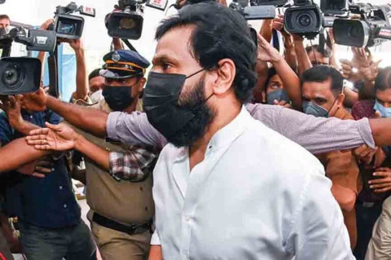 വിചാരണ കോടതി മാറ്റണം; പ്രതിയുമായുള്ള ബന്ധം വെളിപ്പെടുത്തി അതിജീവിത