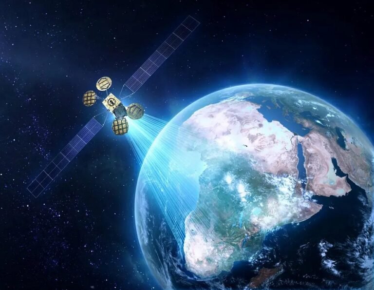ഹ്യൂസും ഐഎസ്ആർഓയും ചേർന്ന് ഇന്ത്യയിൽ ഉപഗ്രഹ ബ്രോഡ്ബാൻഡ് തുടങ്ങുന്നു