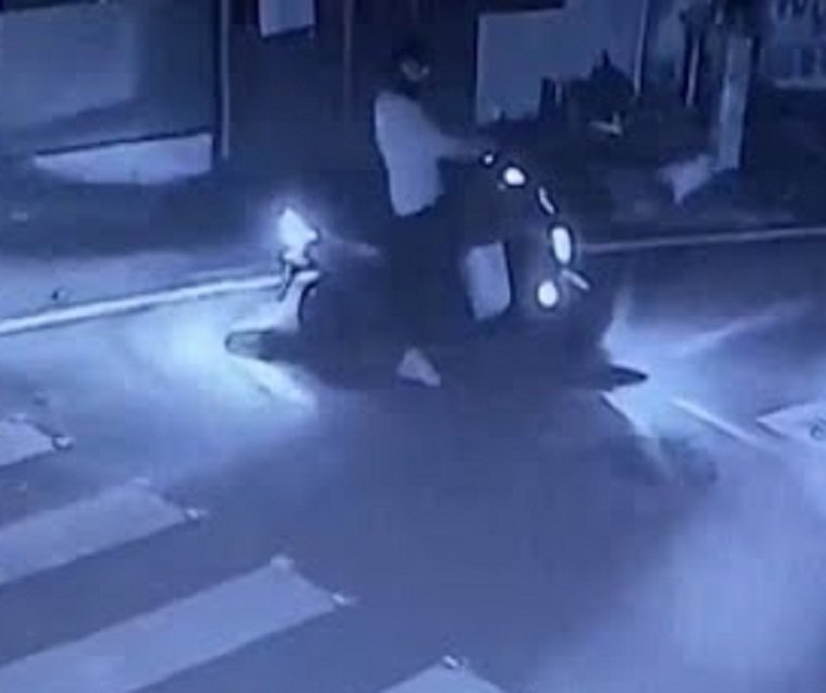 എ കെ ജി സെൻ്റർ ആക്രമണം; വനിതാ നേതാവ് ഒളിവിൽ