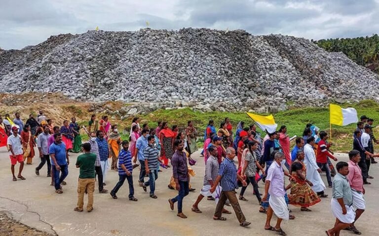 വിഴിഞ്ഞം സമരസമിതിയെ ഗവർണർ വിളിപ്പിച്ചു