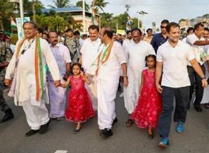 രാഹുലിനെ കണ്ടു, എതിർപ്പ് കാര്യമാക്കുന്നില്ല; അധ്യക്ഷ സ്ഥാനത്തേക്ക് ശശിതരൂർ മത്സരിക്കും