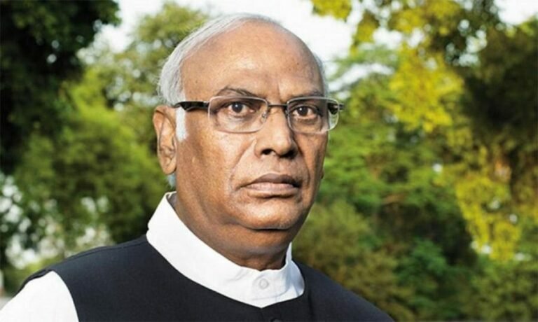 ശശി തരൂരിന് 1072 പേരുടെ പിന്തുണ, വൻ ഭൂരിപക്ഷത്തിൽ ഖാർഗെ കോൺഗ്രസ് അധ്യക്ഷൻ