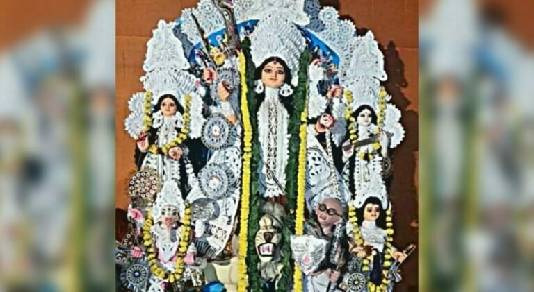 ബൊമ്മക്കുലുവിൽ ദുർഗ്ഗാ ദേവി വധിച്ച അസുര രൂപത്തിൽ ഗന്ധിജിയുടെ മുഖം, ന്യായീകരിച്ച് ഹിന്ദു മഹാസഭ