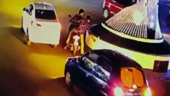 എടപ്പാളിലെ സ്ഫോടനം നടത്തിയത് ബൈക്കിൽ എത്തിയ യുവാക്കൾ, ദൃശ്യങ്ങൾ പുറത്ത്