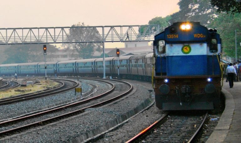 ഡി റിസർവ്വ്ഡ് കോച്ചുകൾ പുനരാരംഭിച്ച് റെയിൽവേ, സീസൺകാർക്കും പകൽ യാത്രികർക്കും ആശ്വാസം