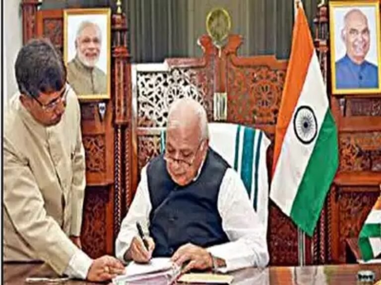 തിങ്കളാഴ്ച രാവിലെ 11 മണിക്ക് മുൻപായി രാജിവെക്കുക,   ഒമ്പത് സർവ്വകലാശാല വിസിമാർക്കും ഗവർണറുടെ കല്പന