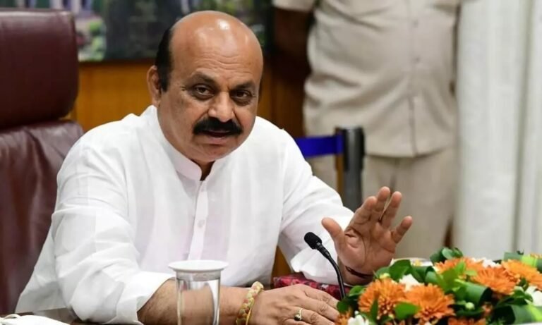 ദീപാവലി മിഠായിക്ക് ഒപ്പം മാധ്യമങ്ങൾക്ക് ലക്ഷങ്ങൾ, പേ സിഎം ആരോപണത്തിന് പിന്നാലെ വിവാദത്തിൽ കർണ്ണാകട മുഖ്യമന്ത്രിയുടെ ഓഫീസ്