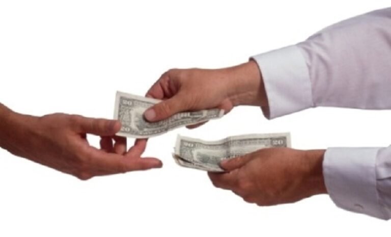 ഗ്രാമ പഞ്ചായത്ത് സ്‌റ്റാൻഡിംഗ്‌ കമ്മിറ്റി ചെയർമാൻ കൈക്കൂലി വാങ്ങുന്നതിനിടെ വിജിലൻസ് പിടിയിൽ