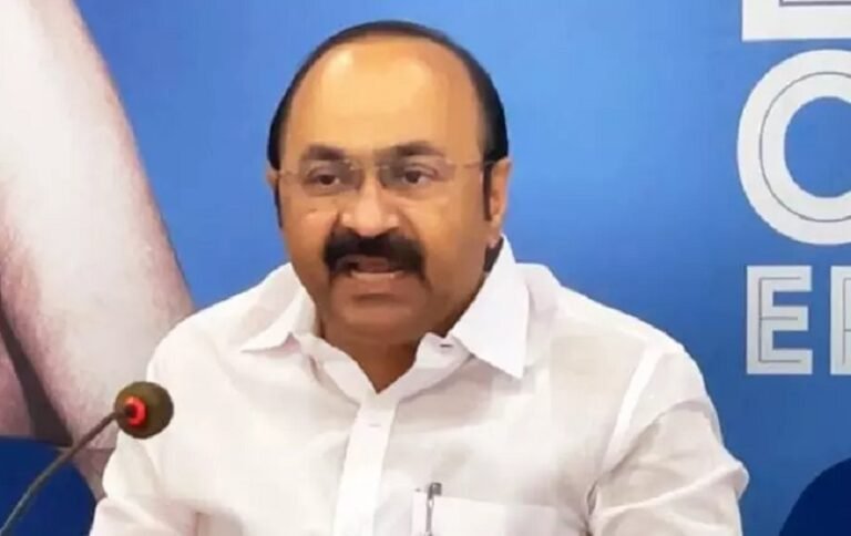 “ഊതിവീർപ്പിച്ച ബലൂൺ അല്ല ഞങ്ങൾ” – തരൂരിനും മാധ്യമങ്ങൾക്കും താക്കീതുമായി വി ഡി സതീശൻ