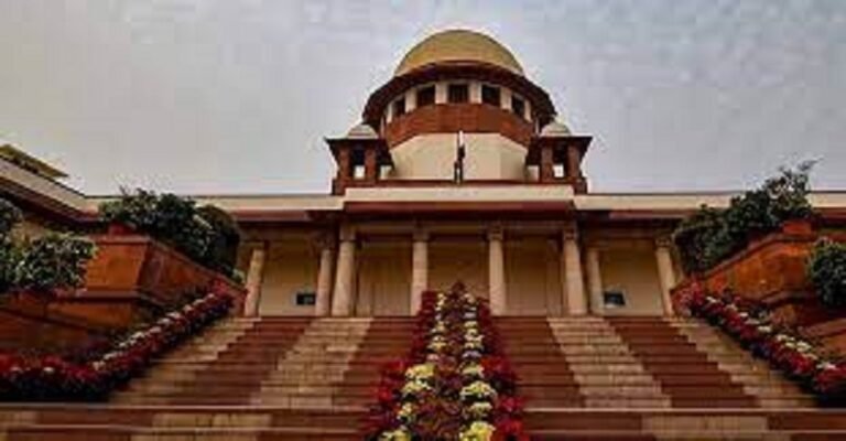 പൊലീസ് ഉദ്യോഗസ്ഥര്‍ സദാചാര കാവൽക്കാർ ആകേണ്ടതില്ലെന്ന് സുപ്രീം കോടതിയുടെ താക്കീത്