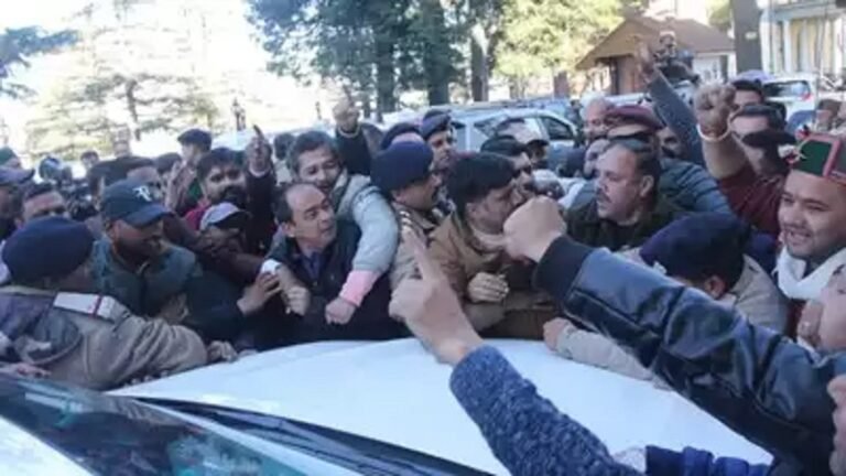 ജനങ്ങൾ തിരഞ്ഞെടുത്തു, നേതാക്കൾ അടി തുടങ്ങി; ഹിമാചലിൽ മുഖ്യമന്ത്രിക്കസേര ലക്ഷ്യമിട്ട് വടംവലി