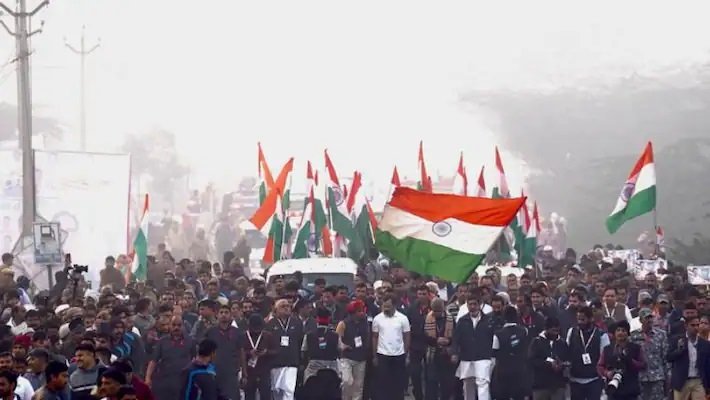 ജോഡോ യാത്രയെ പൂട്ടാൻ കോവിഡ് മുന്നറിയിപ്പുമായി കേന്ദ്രം, മുഖം മൂടിയില്ലാതെ മറുപടിയുമായ് രാഹുൽ