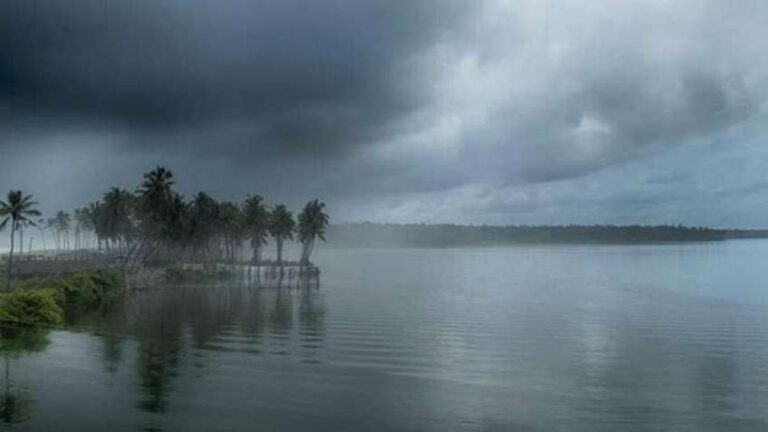 മാൻഡസ് ചക്രവാതം വടക്കൻ കേരളത്തിന് മുകളിൽ, മൂന്നു ദിവസം മഴ