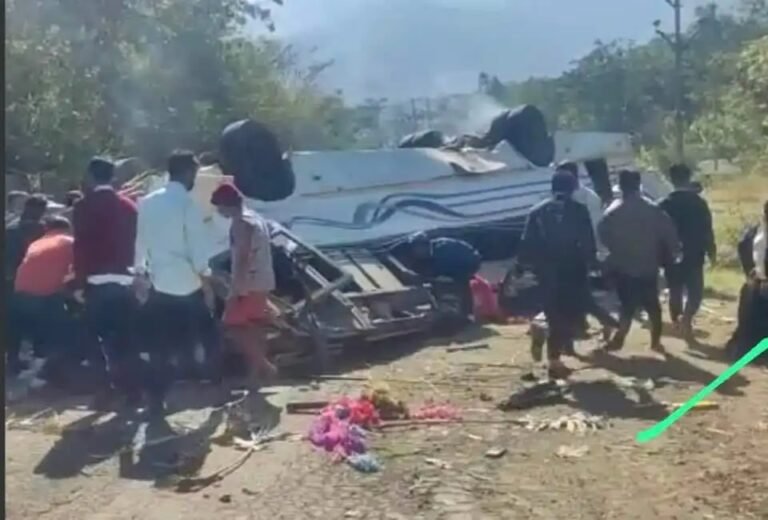 മണിപ്പൂരിൽ വിദ്യാർഥികളുമായി വിനോദസഞ്ചാരത്തിന് പുറപ്പെട്ട ബസ് മറിഞ്ഞ് 10 മരണം