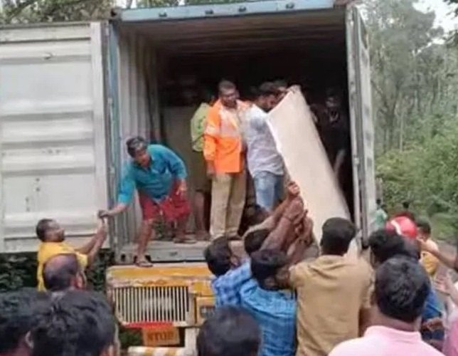 ഗ്രാനൈറ്റ് ഇറക്കുമ്പോൾ ദേഹത്ത് വീണ് രണ്ട് തൊഴിലാളികൾക്ക് ദാരുണാന്ത്യം